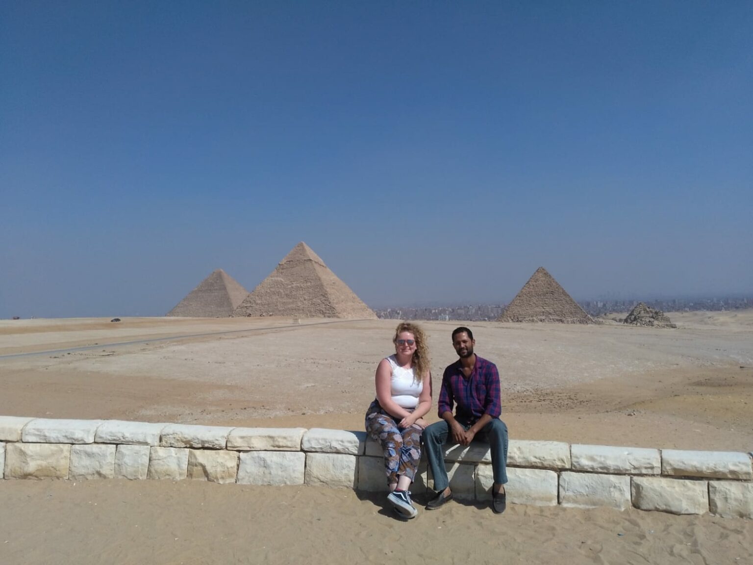 go-hurghadatravel-tour-egypt-driver-guide-cairo-luxor-pyramid-tourists2